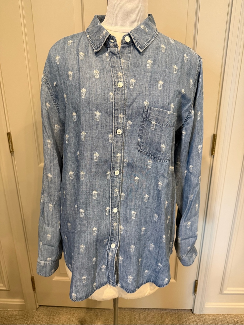 Rails Ingrid Pineapple Chambray Shirt Women’s Blue Large Button Down Blouse EUC